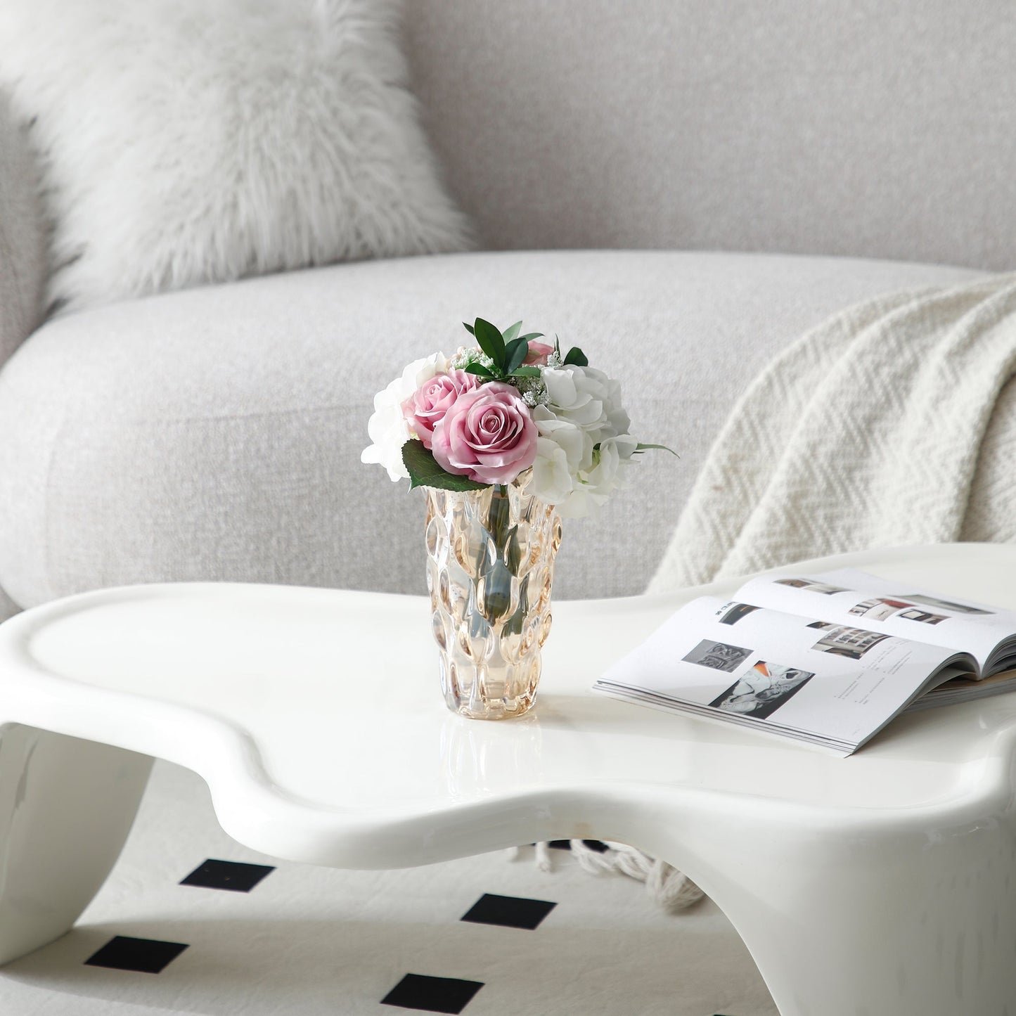 Bouquet de roses, hydrangées et gypsophile