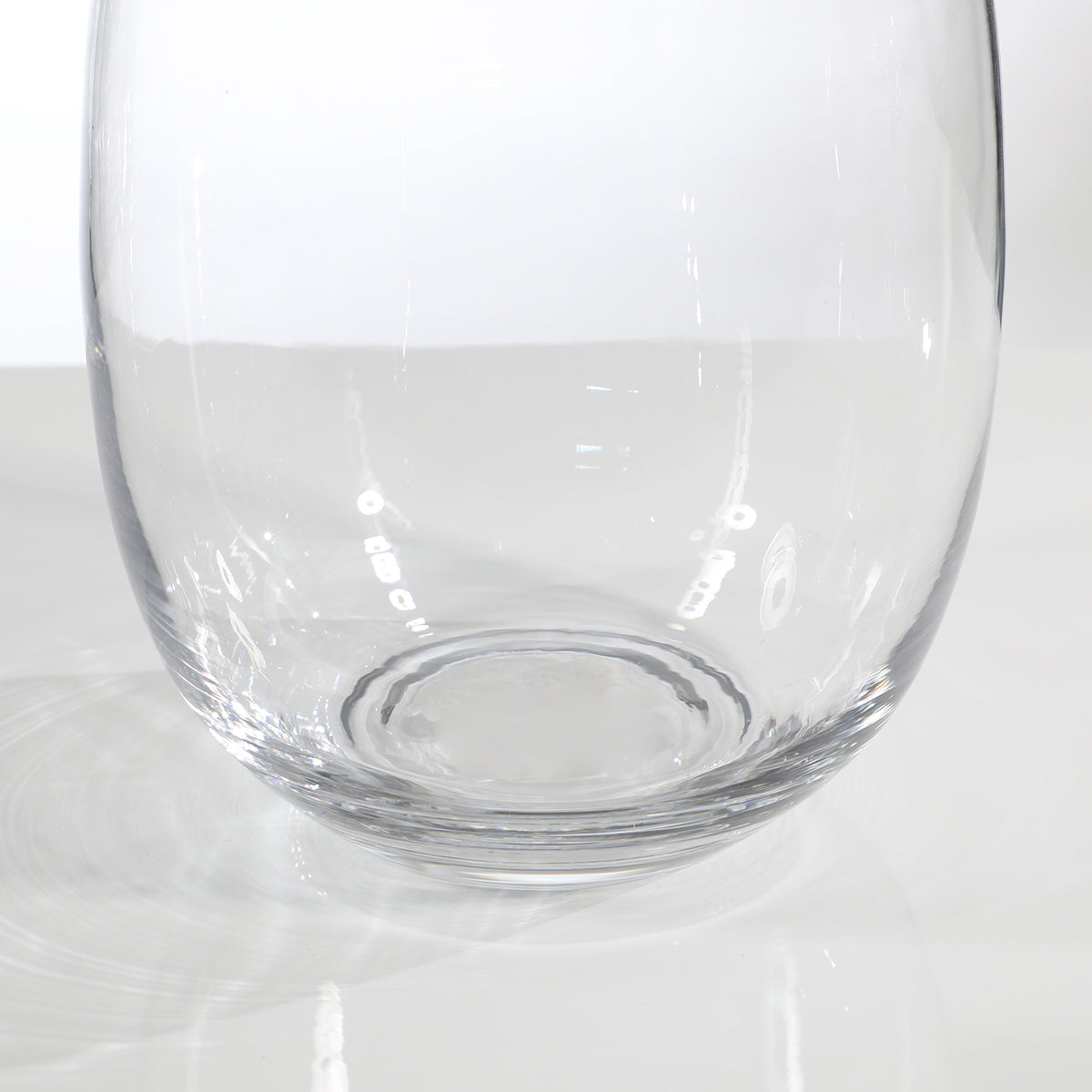 Vase transparent rond avec col étroit