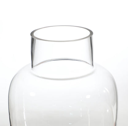 Vase transparent, rond, avec un large col.