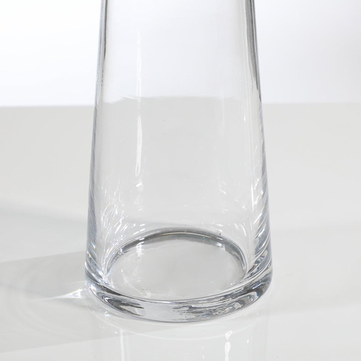 Vase transparent. Soucoupe.