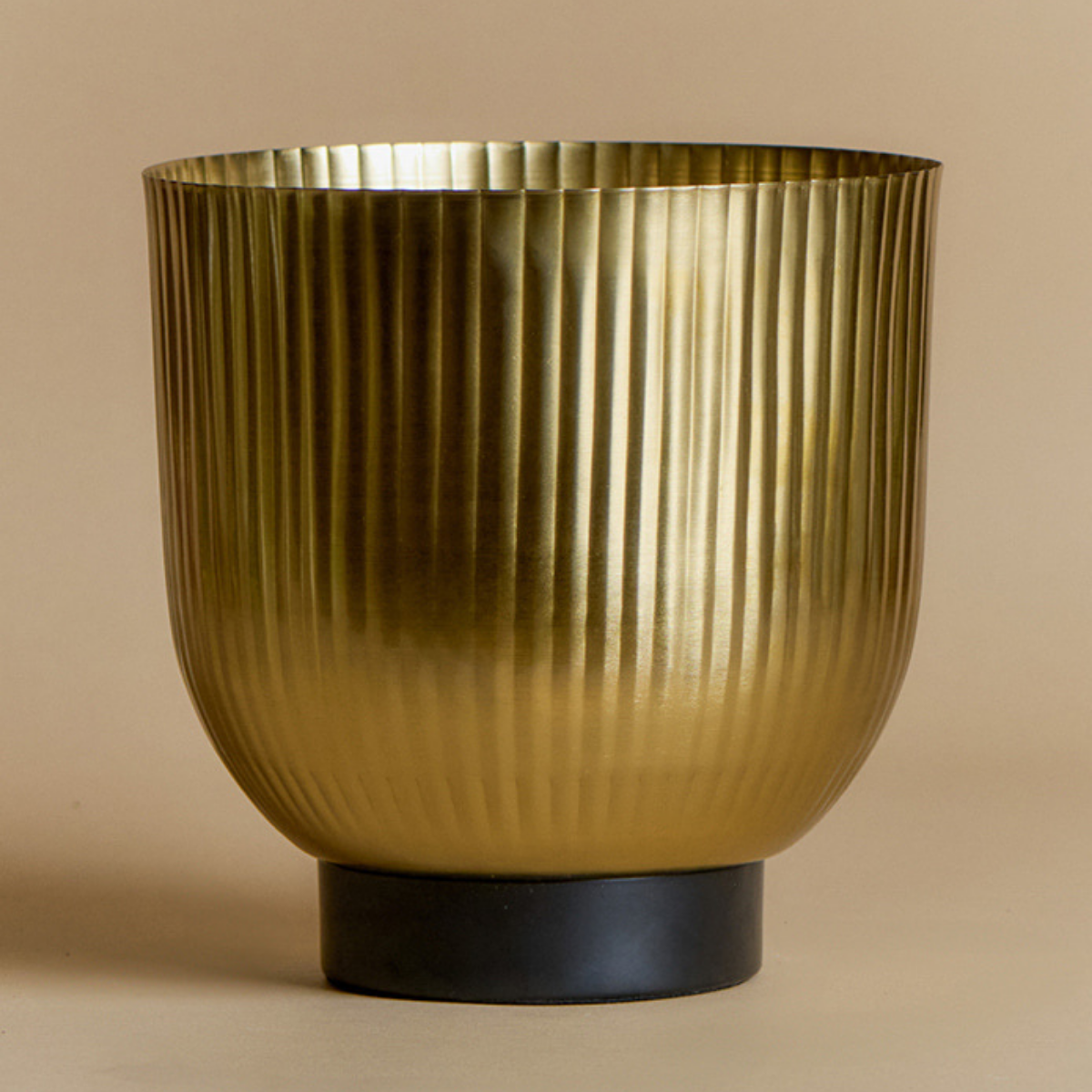 Cache-pots rainurés en métal