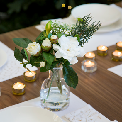 Branche de pin enneigée