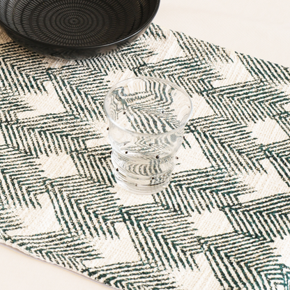 Chemin de Table Fern