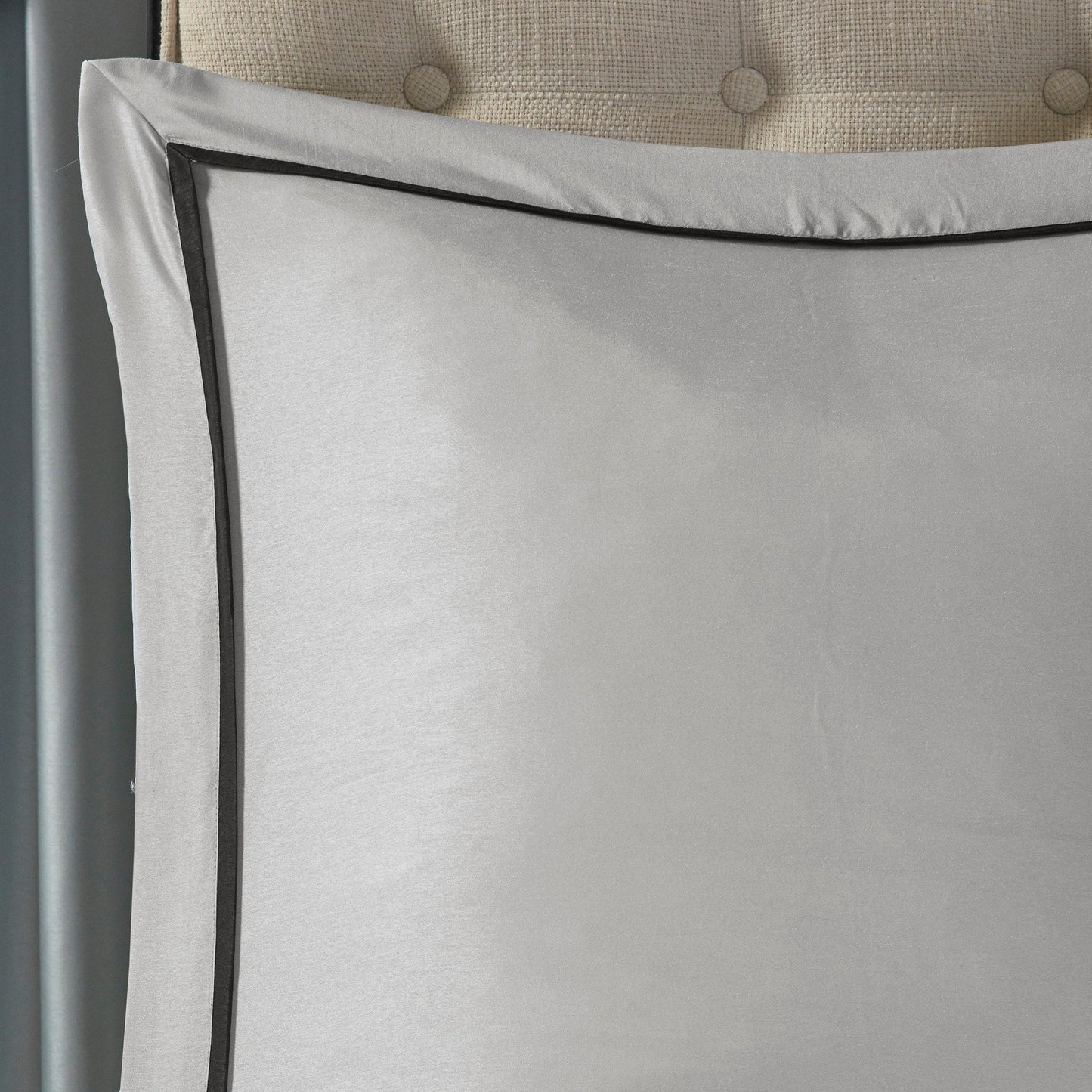 Madison Park Essentials Loretta 24-Piece Room in a Bag with Window Panels and Sheet Set